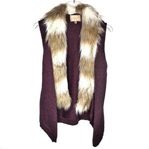 Skies Are Blue} Plum Sweater Vest‎